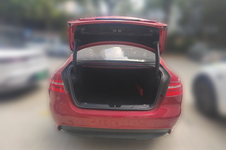 捷豹XE 2015款 2.0T 200PS R-Sport局部细节23