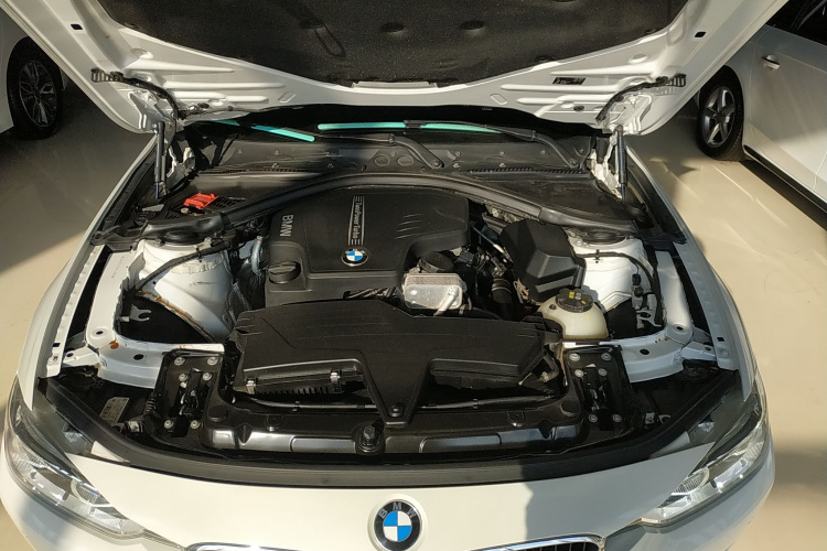 宝马3系 2016款 320Li 时尚型机舱底盘24