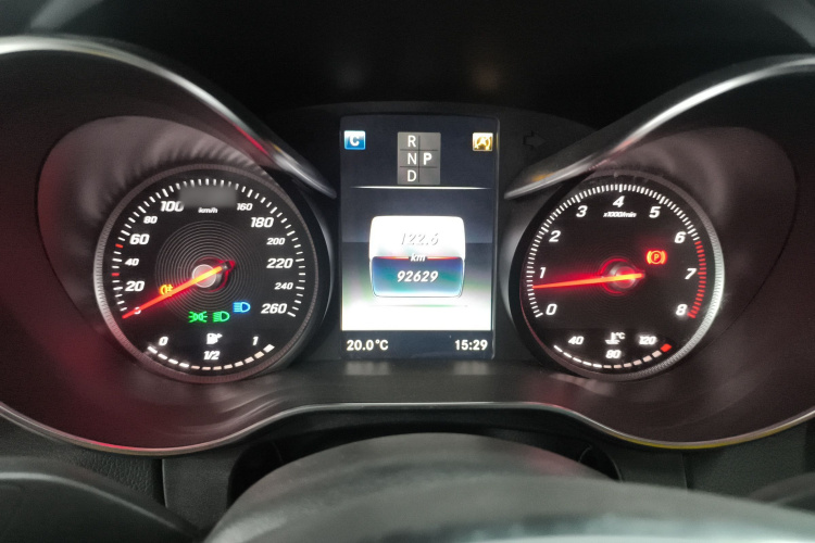 奔驰C级 2018款 C 200 运动版局部细节14