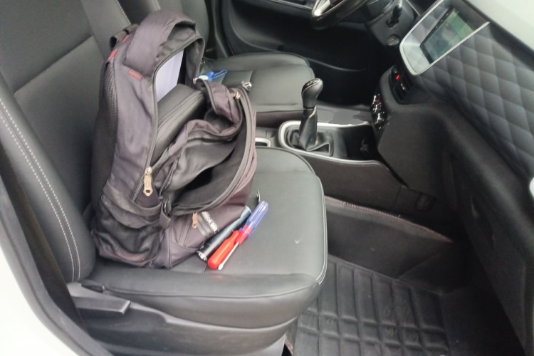 金杯 金海狮M经典 2022款 1.5L 旅行狮客车 6座局部细节41