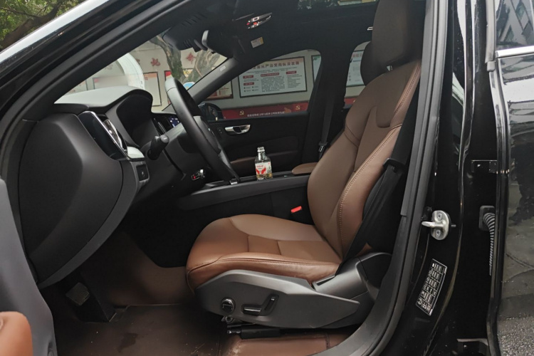 沃尔沃XC60 2026款 B5 四驱智逸豪华版中控内饰19
