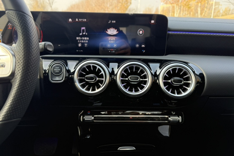 奔驰A级 2022款 改款三 A 200 L 运动轿车时尚型局部细节16