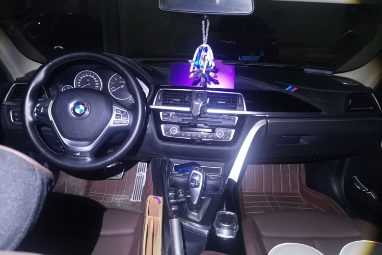 宝马3系 2019款 320Li 时尚型中控内饰7002
