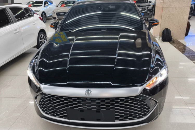 比亚迪 秦PLUS 2023款 冠军版 DM-i 55KM超越型车身外观2