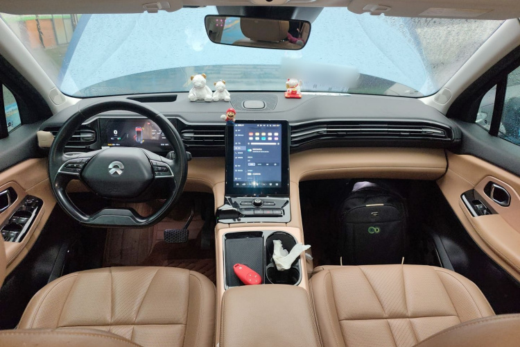 蔚来ES8 2018款 355KM 基准版 七座版中控内饰7002