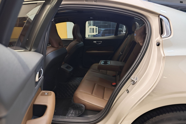 沃尔沃S60 2024款 B4 智逸豪华版车身外观6007