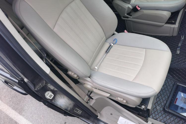 奔驰 唯雅诺 2013款 3.0L 舒适版中控内饰41