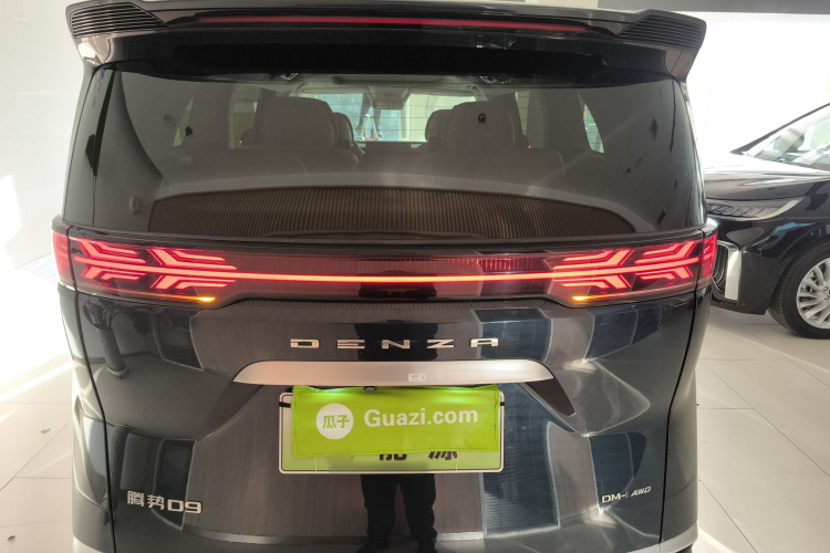 腾势D9 2022款 DM-i 970 四驱旗舰型车身外观6