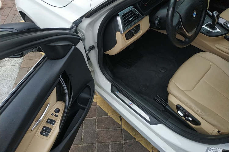 宝马3系 2017款 320Li M运动型中控内饰20