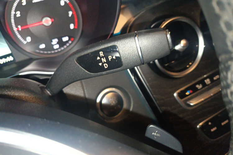 奔驰C级 2015款 C 200 L 运动型局部细节18