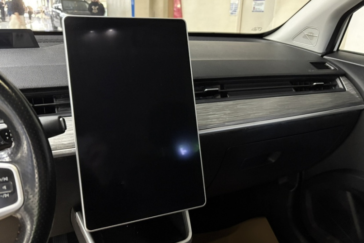 哪吒汽车 哪吒V 2022款 潮 300 Lite 磷酸铁锂中控内饰7003