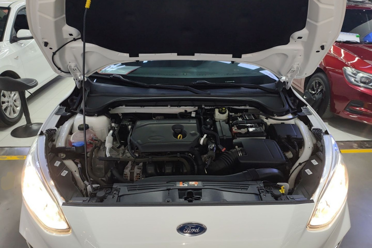 福特 福克斯 2020款 三厢 1.5L 自动锋跃型机舱底盘24