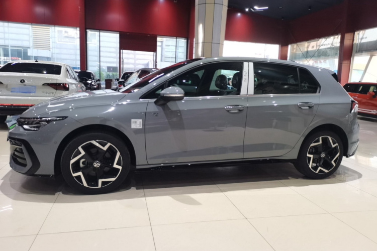 大众 高尔夫 2025款 改款二 300TSI R-Line车身外观4