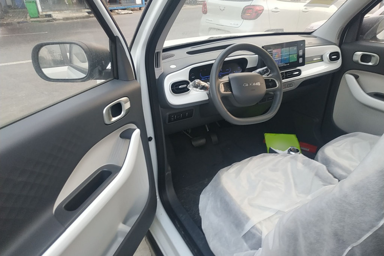 吉利银河 2025款 210km 熊猫卡丁中控内饰7003