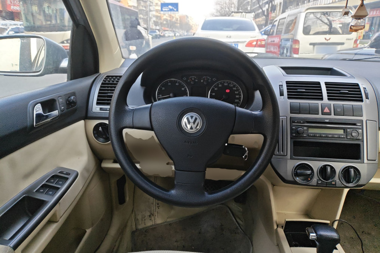 大众 Polo 2009款 劲取 1.6L 自动雅致版中控内饰13