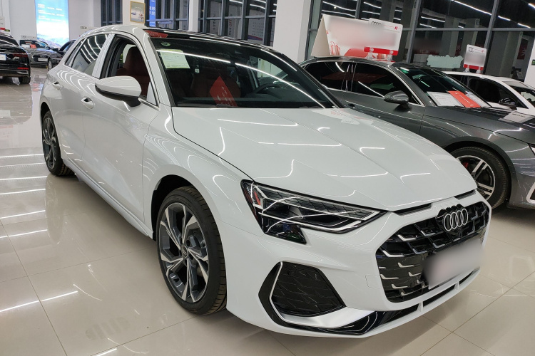 奥迪A3 2025款 Sportback 35TFSI 飞驰尊享型车身外观3