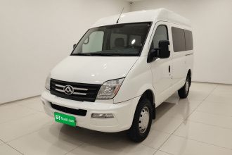 上汽大通MAXUS 新途V80 2023款 2.0T 手动经典傲运通短轴中顶5/6座