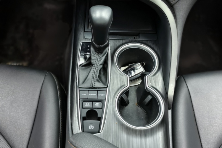 丰田 凯美瑞 2023款 双擎 2.5HGVP 领先版局部细节18