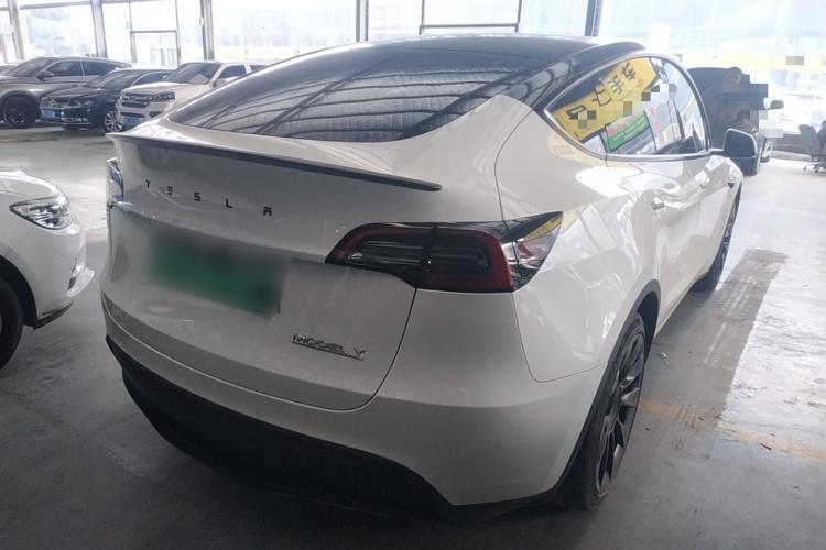 特斯拉 Model Y 2022款 后轮驱动版车身外观7