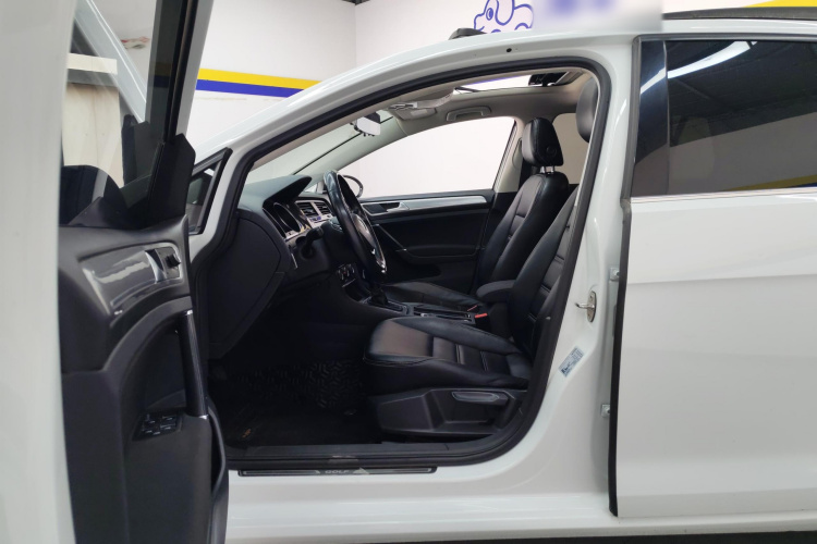 大众 高尔夫 2020款 200TSI DSG舒适进取版中控内饰19