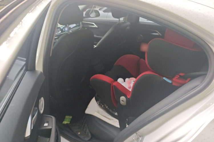 宝马1系 2022款 120i M运动版中控内饰21