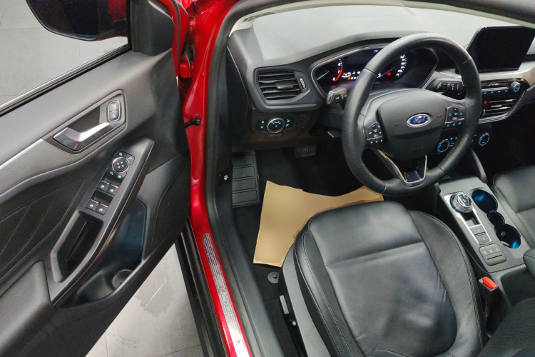 福特 福克斯 2020款 两厢 EcoBoost 180 自动锋耀型中控内饰7003