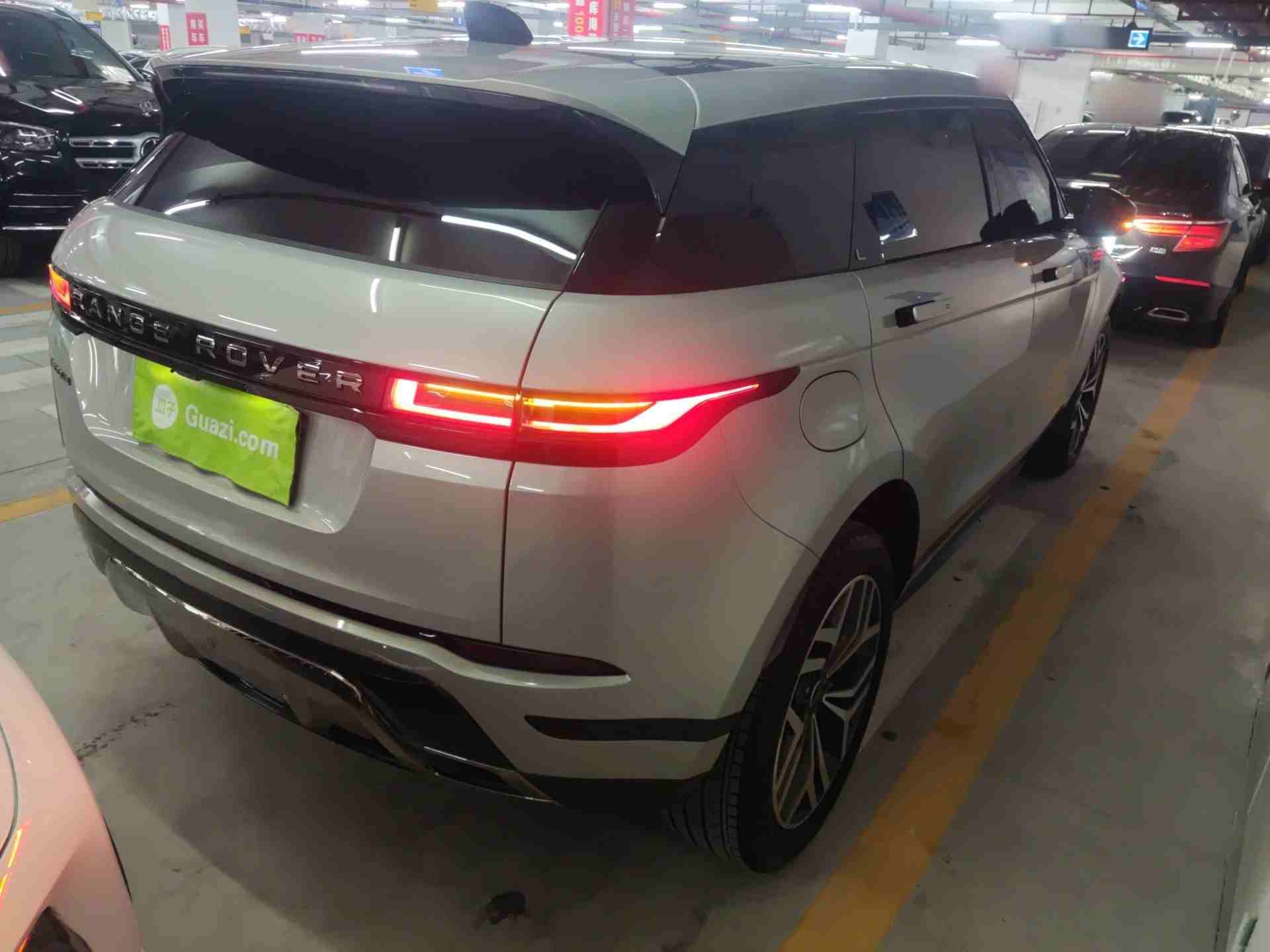 车辆右后45度外观展示