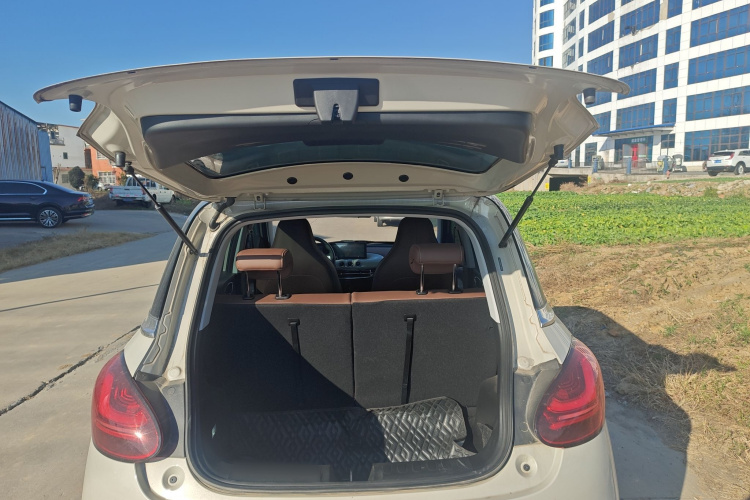 五菱汽车 五菱缤果 2024款 333km 悦享款机舱底盘23