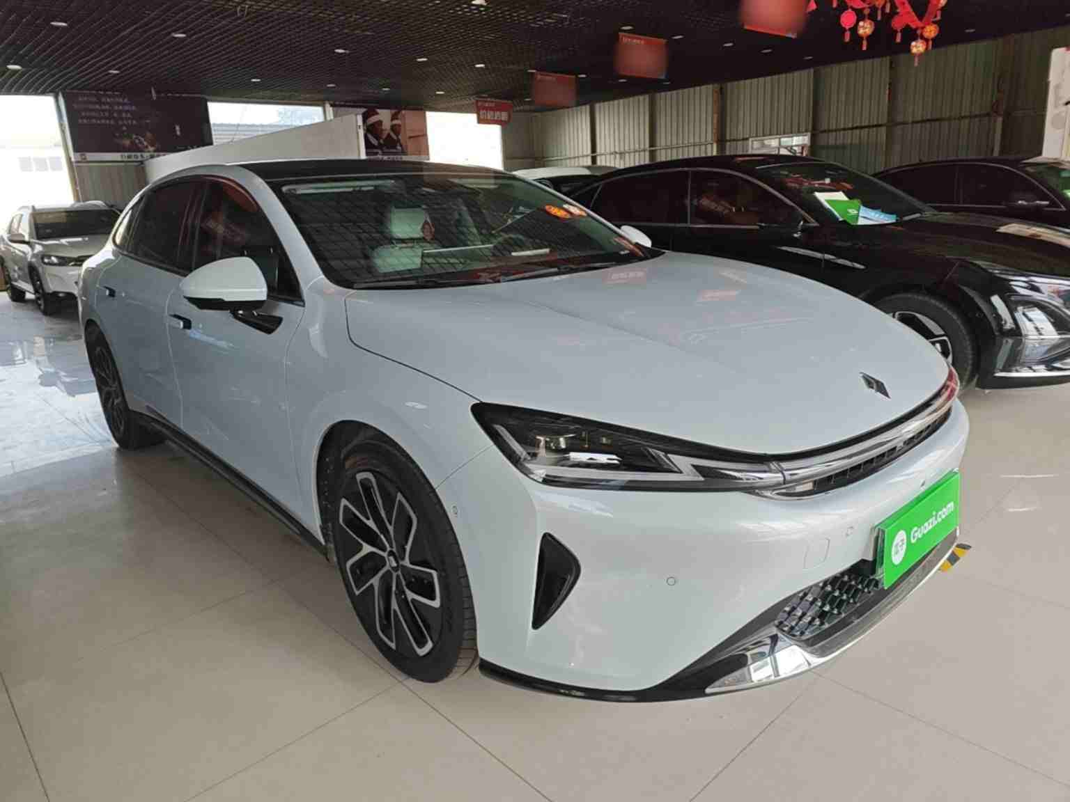 车辆右前45度视角外观