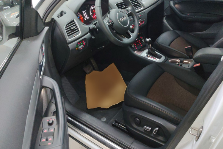 奥迪Q3 2018款 30周年年型 30 TFSI 时尚型中控内饰7003