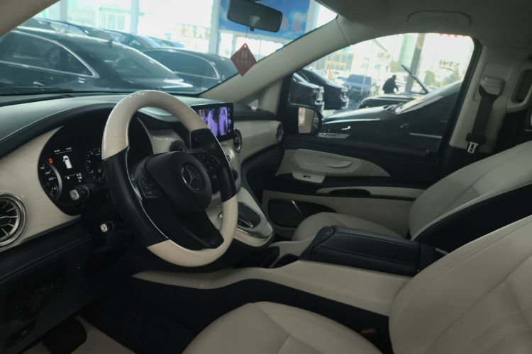 奔驰 威霆 2021款 2.0T 精英版 7座中控内饰7003