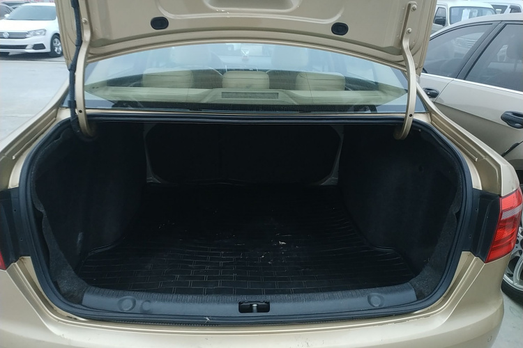 大众 朗逸 2013款 1.4TSI 手动舒适版机舱底盘23