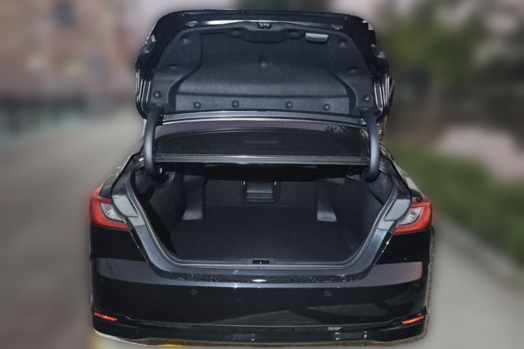 丰田 凯美瑞 2024款 双擎 2.0HE 精英版中控内饰23