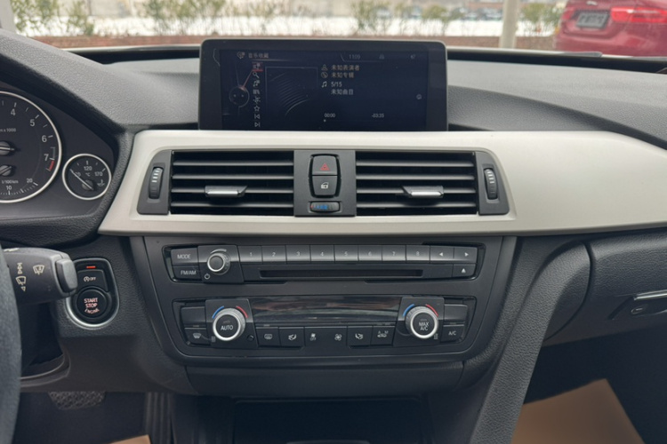宝马3系GT 2014款 320i 领先型中控内饰7002