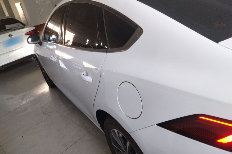 比亚迪 秦PLUS 2024款 荣耀版 DM-i 55KM领先型车身外观6003