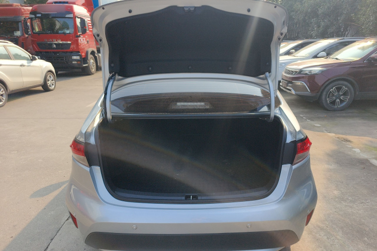 丰田 雷凌 2021款 TNGA 1.5L CVT进取版机舱底盘23