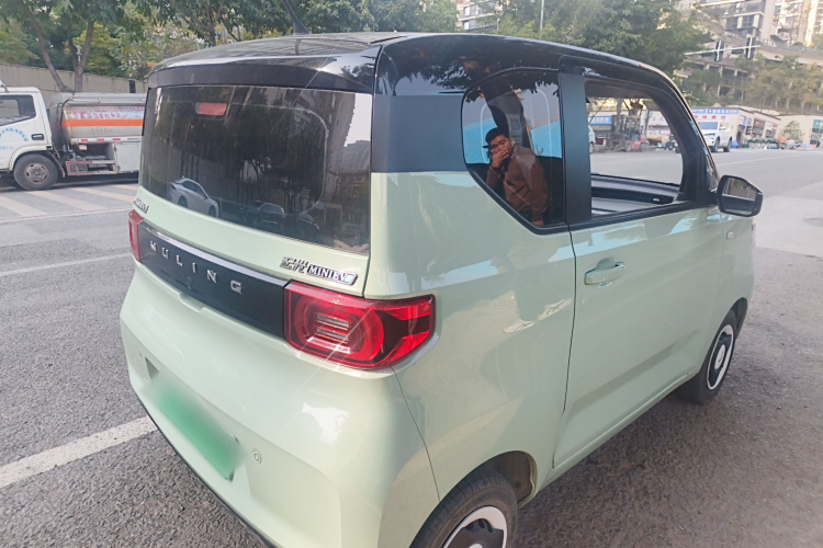 五菱汽车 宏光MINIEV 2021款 马卡龙夹心款 120km 磷酸铁锂车身外观7