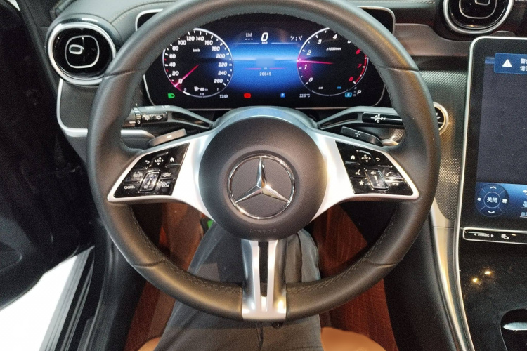 奔驰GLC 2024款 GLC 260 L 4MATIC 动感型 5座局部细节13