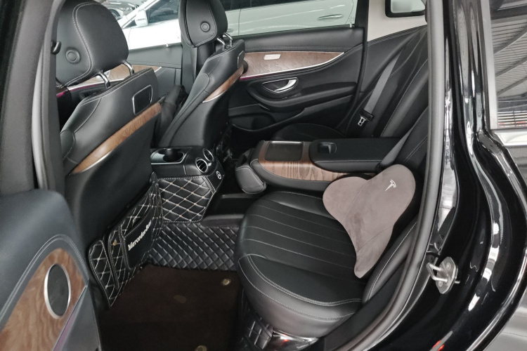 奔驰E级 2016款 E 200 L中控内饰21