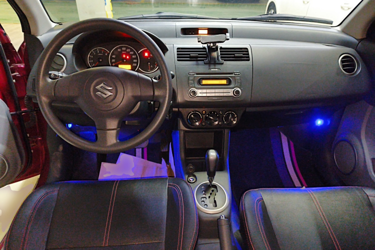 铃木 雨燕 2013款 1.5L 自动20周年限量版中控内饰12