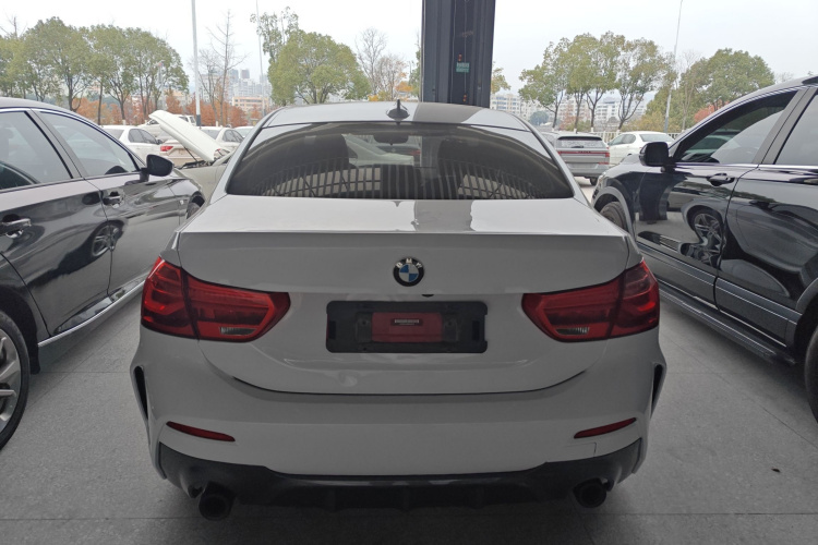 宝马1系 2021款 改款 120i M运动曜夜版车身外观6