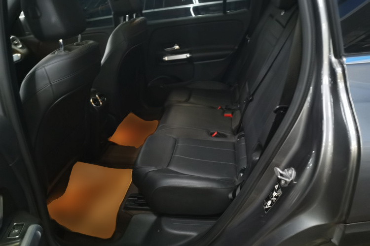 奔驰GLB 2021款 GLB 200 动感型中控内饰7004