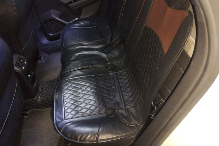 雪铁龙 凡尔赛C5 X 2022款 1.6T 享不凡 虎年开门红版中控内饰21