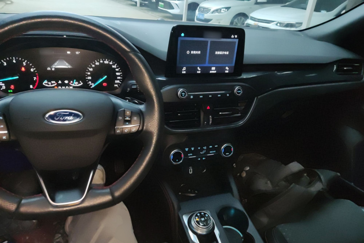 福特 福克斯 2020款 三厢 EcoBoost 180 自动ST Line中控内饰12
