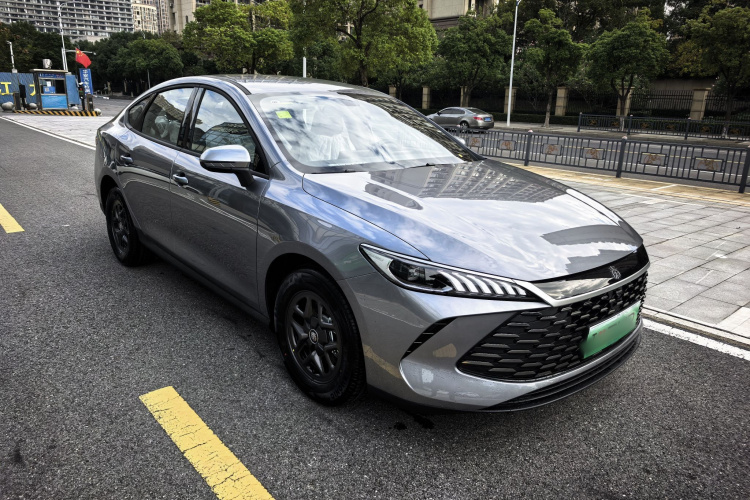 比亚迪 秦PLUS 2025款 DM-i 智驾版 55KM领先型车身外观6010