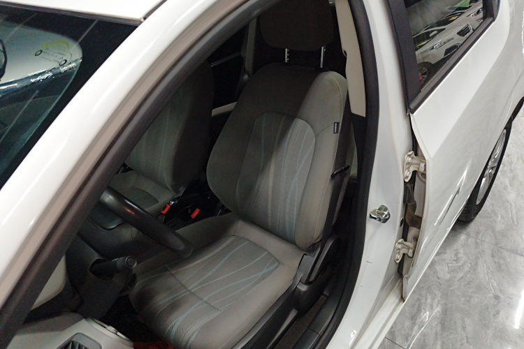 雪佛兰 爱唯欧 2014款 两厢 1.4SE AT 畅悠版中控内饰19