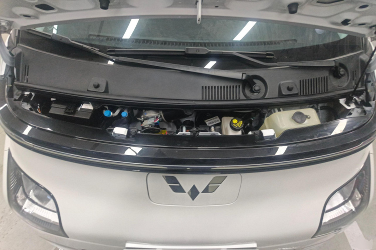 五菱汽车 五菱Air ev晴空 2023款 四座-标准版机舱底盘24