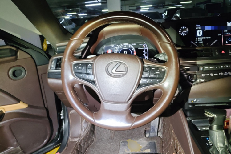 雷克萨斯ES 2018款 200 卓越版 国V中控内饰13