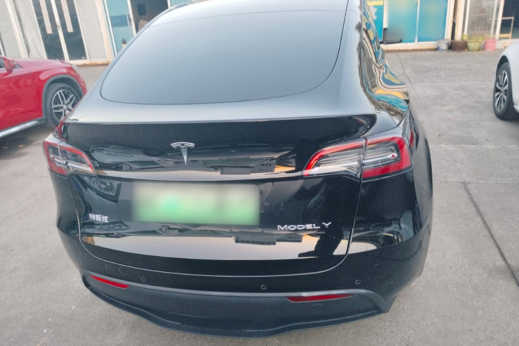 特斯拉 Model Y 2023款 后轮驱动版车身外观6