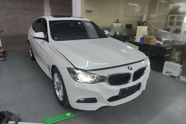 宝马3系GT 2019款 320i M运动套装车身外观6002